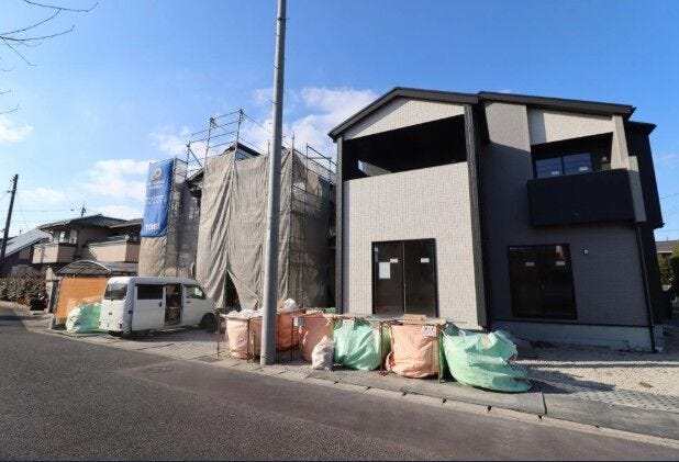 【外観】
◆対面式キッチンを採用した、明るくオープンなLDK!
◆将来間仕切り可能な可変型間取りあり!
◆カースペース2~3台分あり(車種による)