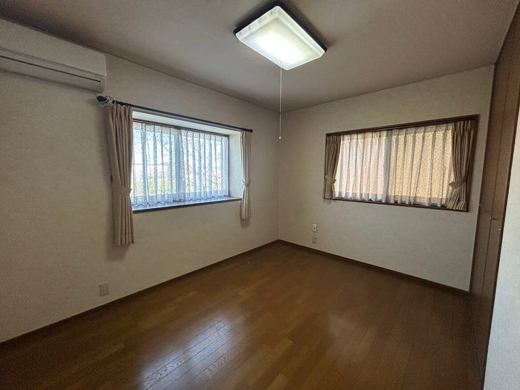 2階北東側の洋室です