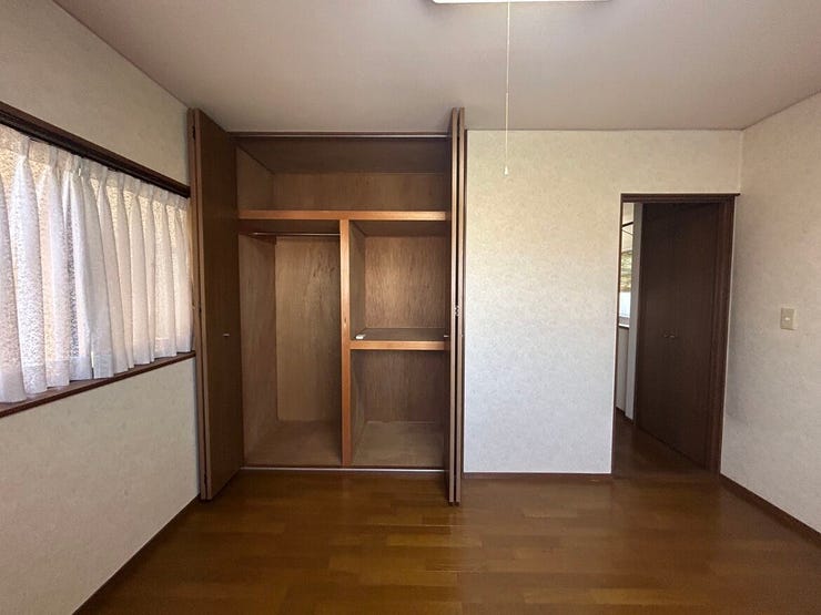 2階北東側の洋室、別角度の写真です