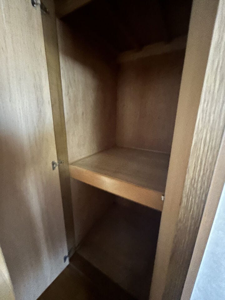 2階廊下の押入れです