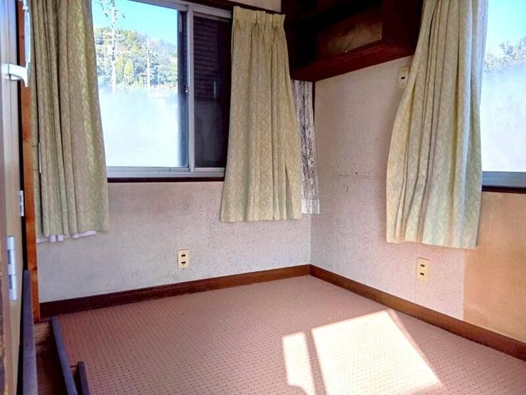 2階3.5帖洋室は納戸や収納部屋としてもお使いいただけます♪