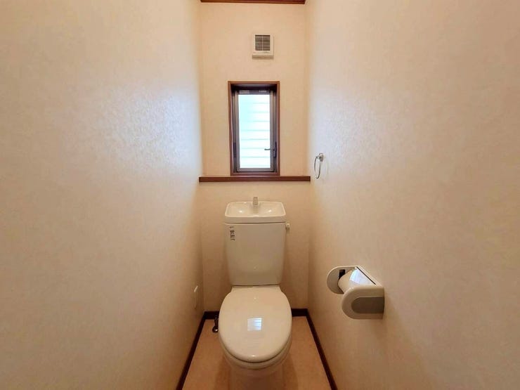 【2F トイレ】
1階、2階にトイレがあるので朝の忙しい時間帯も安心ですね◎