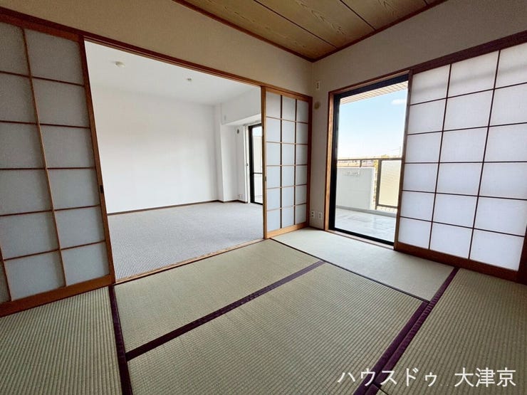 和室からリビングまで光が届く!家全体が明るく開放的な住まい。