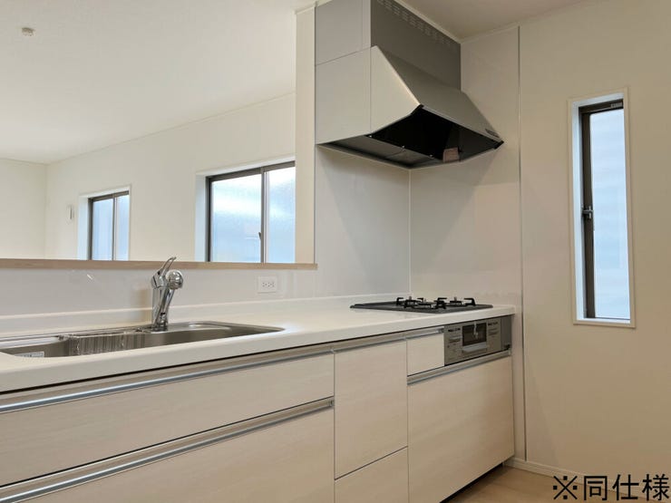 ※同仕様
◎現地案内予約受付中!◎
視界が広がる開放的なカウンターキッチン。お料理をしながら会話を楽しむことができる空間です♪