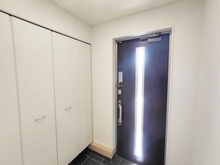 室内(2026年5月)撮影
◎本日案内可能◎
玄関ドアからの光が差し込む明るい玄関♪