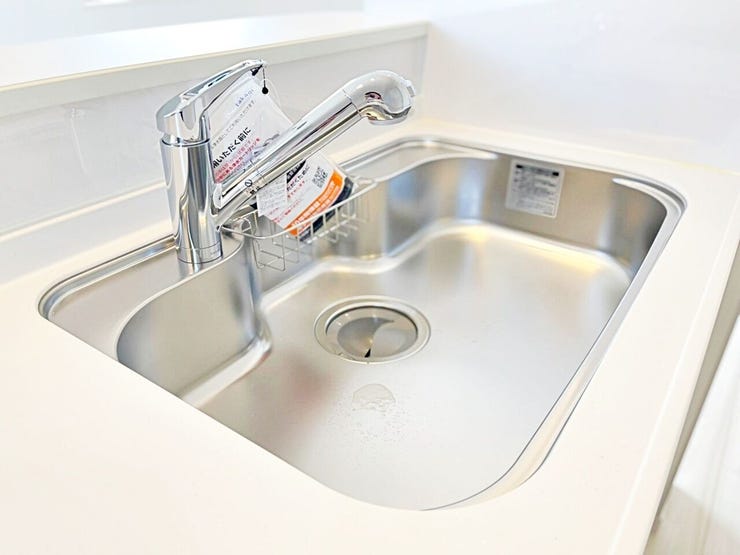 02.浄水器内蔵型ハンドシャワー
蛇口の先端に浄水器を内蔵。浄水シャワーが使える毎分4リットルのたっぷり浄水。
自動クリーニングで、カートリッジはいつもキレイ。※イメージ写真