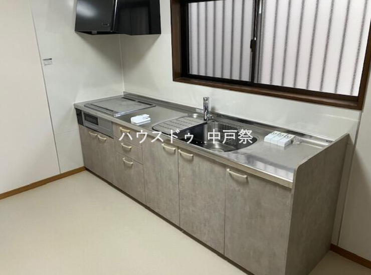 落ち着きのあるシステムキッチン♪