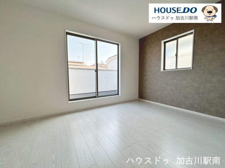 お掃除もラクチンなフローリングのお部屋です