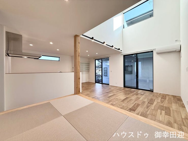 ■1階3.0帖和室■ゲストをもてなし、昼寝や家事にも使える、畳のぬくもりが心地よい多目的万能スペース。