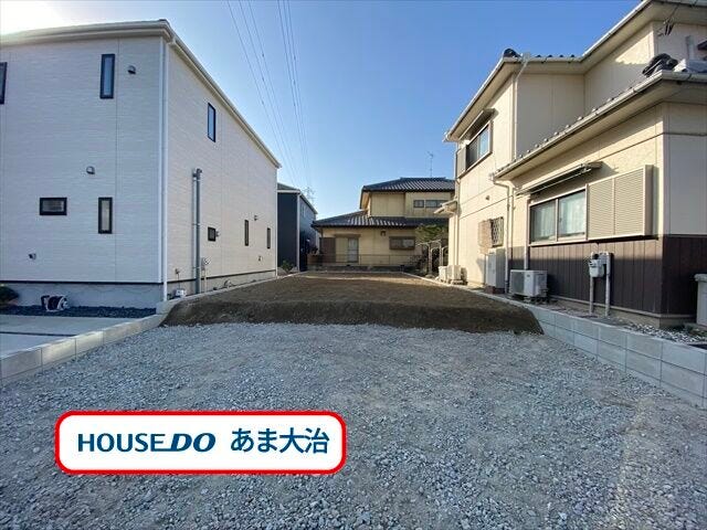 バス停のほど近く、市内はもちろん市外へのアクセスも良好♪通勤通学も安心ですね。