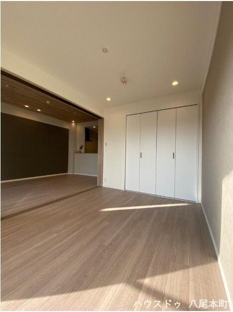 クローゼット付きの洋室は、寝室や子ども部屋、在宅ワークにも使いやすい空間です。