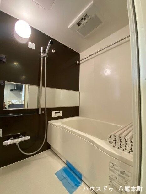 フルリノベーション済の浴室は、清潔感と落ち着きのある空間設計。毎日の入浴はもちろん、ゆったりとしたバスタイムで心身ともにリフレッシュできます。