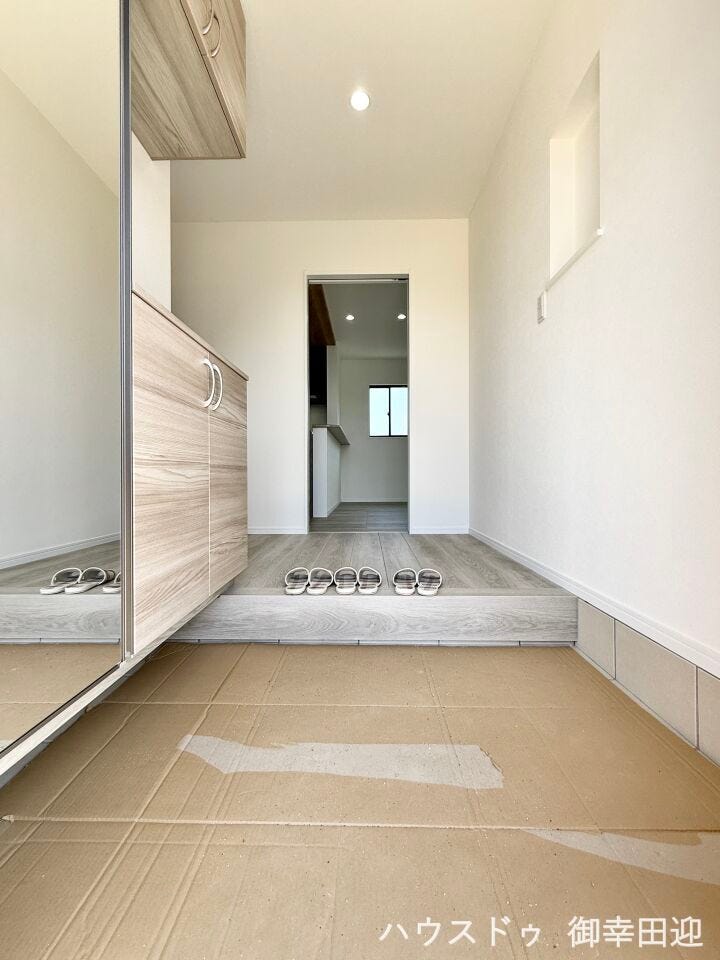 ■「しまう」が叶える美しい玄関■大容量のシューズボックスがあることでいつも整理された、気持ちの良い「家の顔」を保てます。