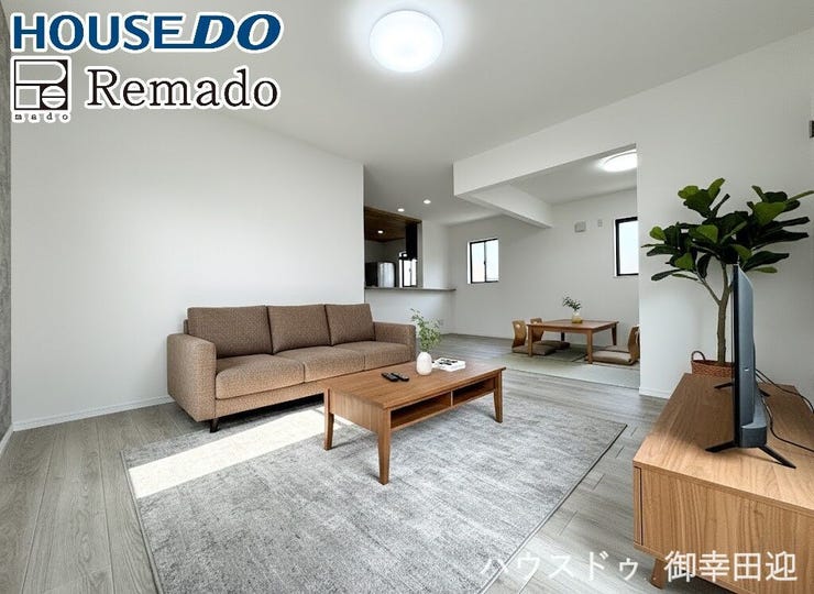 【リビング】
■家族の笑顔が集う中心地■お気に入りの家具を迎え、窓からは心地の良い光が差し込みます。※CGで家具を配置しています。