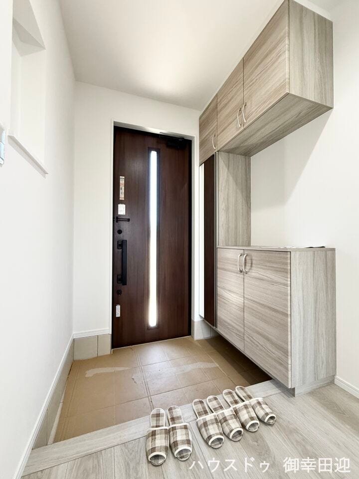 ■「ただいま」の安堵をくれる場所■訪れる人を迎え入れ、帰るたびにホッと一息つける、明るく機能的なエントランス。