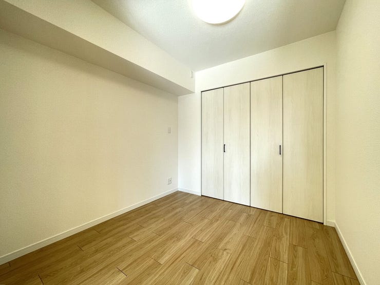 ◇洋室◇
家族の成長に合わせ多目的に使える居室です。お子様のお部屋や、趣味のお部屋にしたり、使いやすい造りのお部屋になっています。クローゼット完備です