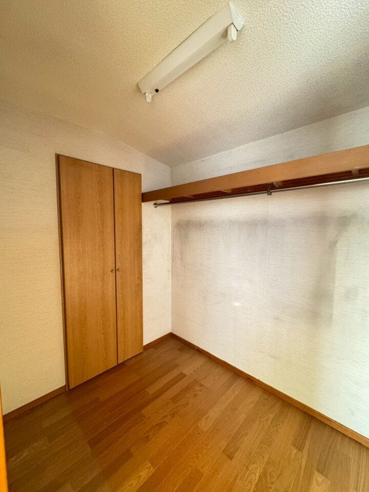 ウォークインクローゼット内にもう一つ納戸があります!