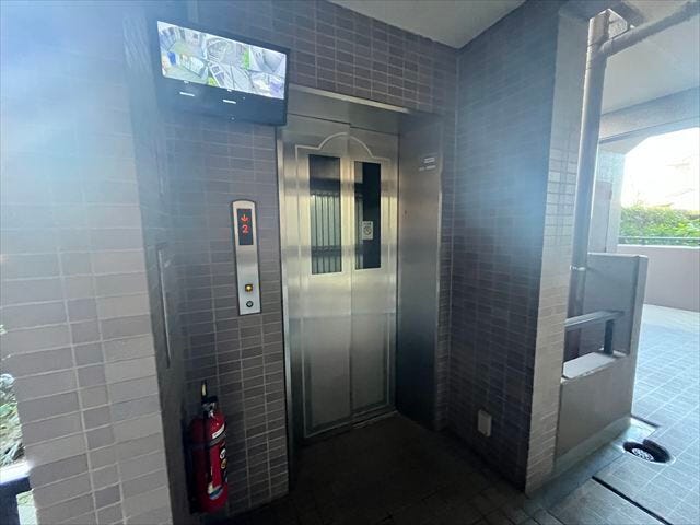重たい荷物を運ぶ時などエレベーターは生活必需品ですね。