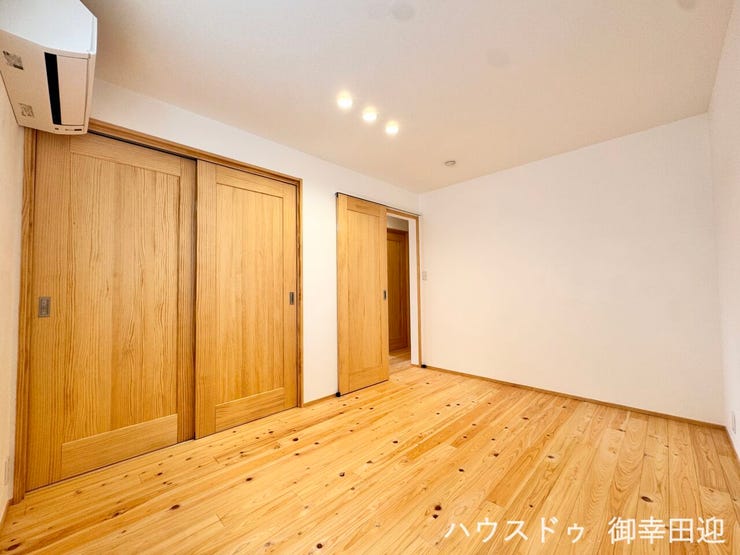 ■2階6帖洋室■心からリラックスできる静けさ、上質な眠りで、毎日をリセットします。明日への活力を養う空間です。