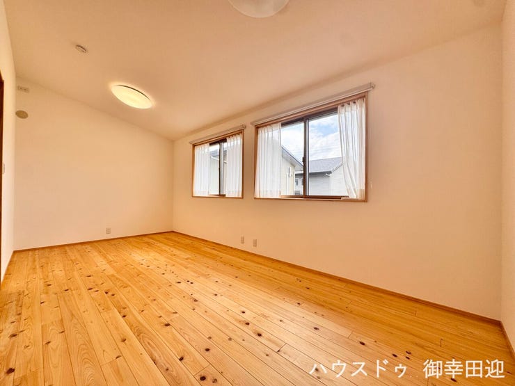 ■2階4.5+4.5帖洋室■心からリラックスできる静けさ、上質な眠りで、毎日をリセットします。明日への活力を養う空間です。