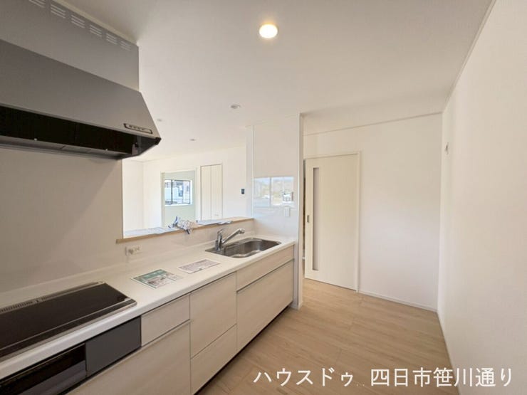 対面キッチン採用で、ご家族との会話を楽しみながらお料理できます♪