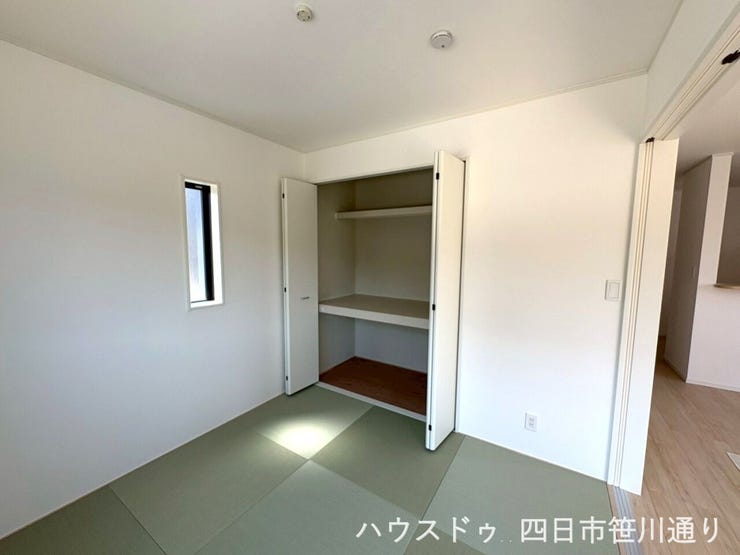 和室には便利な収納スペース付き。