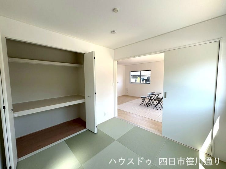 リビング横の和室は、お子様の遊び場や来客用スペースとしても便利♪