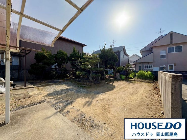 敷地南側に家庭菜園も楽しめる広々とした庭スペースもあります!