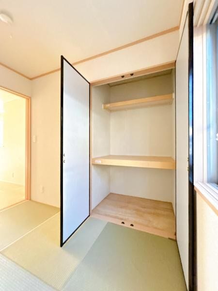 和室には大きな押入付き!お布団を収納することもできます♪