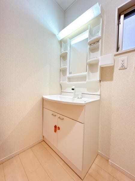 清潔な洗面所で朝の準備もウキウキ♪収納力もばっちりです◎