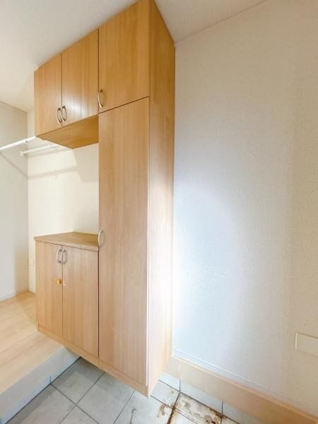 玄関には大きなシューズボックスが!家族の靴をたくさん収納できます(^▽^)/