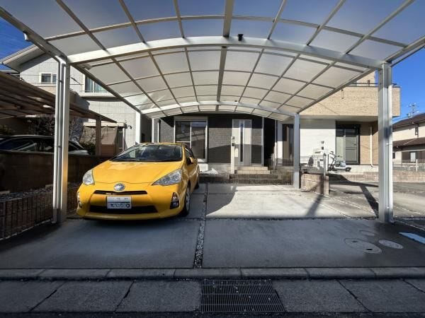 駐車並列2台可能♪