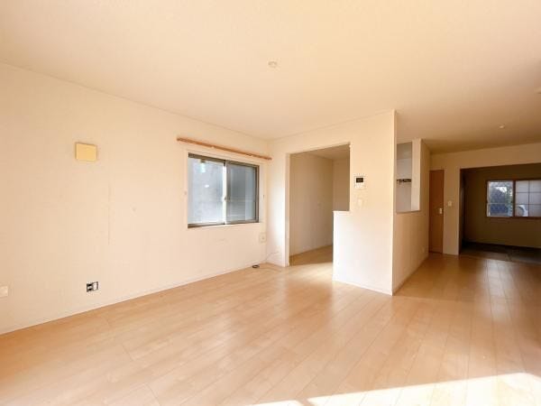 家族みんなが集まるLDK!南向きのため、温かい光が降り注ぎます(^▽^)/