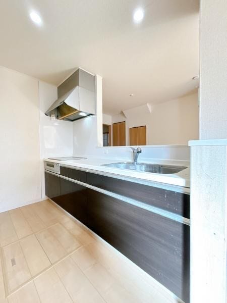 人気の対面キッチンで、リビングにいる家族との会話がはずんで毎日の料理が楽しくなりますね!