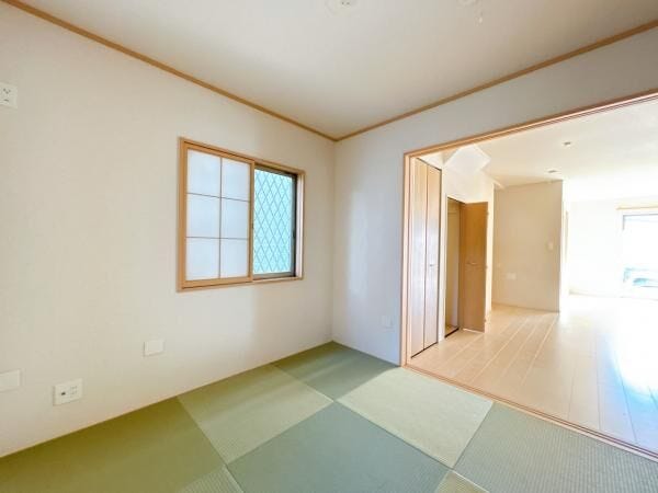 1階和室は来客用として使っても、お子様の遊び場・お昼寝スペースとして使っても良いですね♪