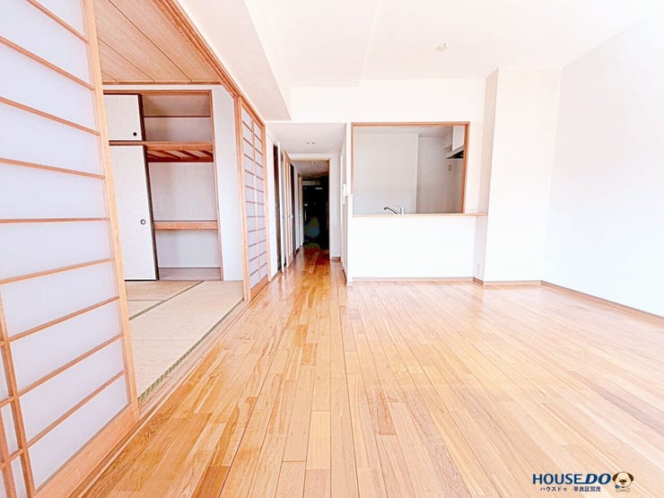 隣接居室と一体利用が可能な設計。
用途に応じて空間の広さを調整できます。
2026年4月中旬リノベ完了予定
和室は洋室に生まれ変わります。