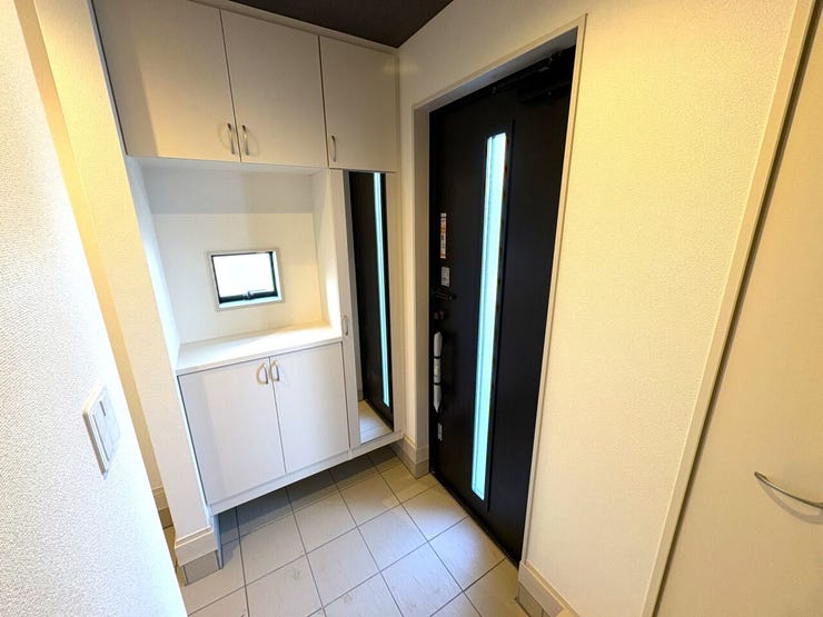 シューズボックス付の玄関♪
玄関がスッキリとお使いいただけます♪