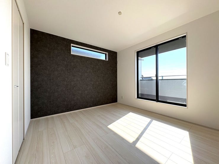 2面採光のお部屋は明るく風通しの良いお部屋です♪