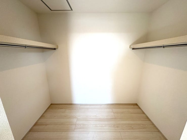 季節物の収納に便利なウォークインクローゼット完備♪