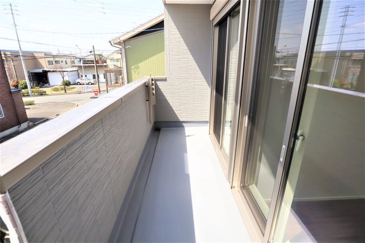 バルコニー 同仕様
南向きバルコニー♪
日当たり良好です♪