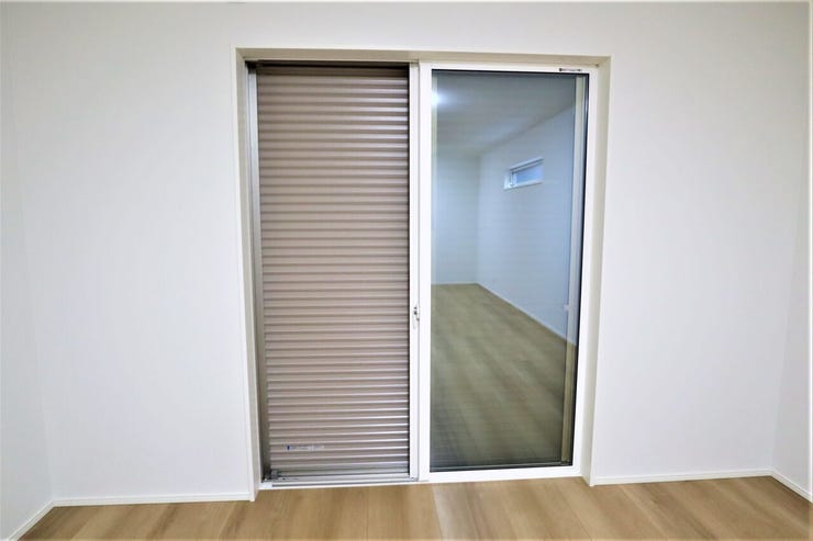 シャッター雨戸 同仕様
長期の旅行や台風などの災害に役立ちます!