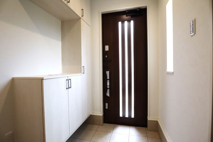 玄関 同仕様
シューズボックス付きの玄関♪
玄関がスッキリとお使いいただけます♪