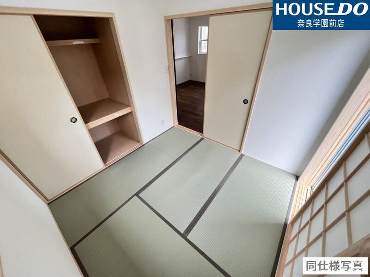 和室には、布団や季節物の収納に便利な押入れを完備。奥行きがあり、たっぷり収納できるため、お部屋をすっきりと保てます。