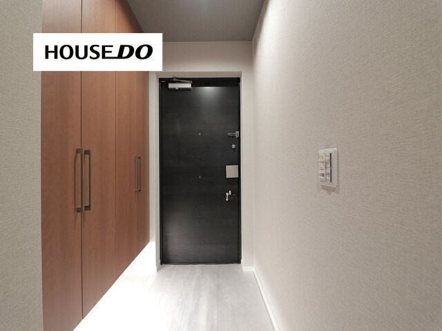 柔らかなライトが足元を照らします◎靴も沢山収納いただけます♪