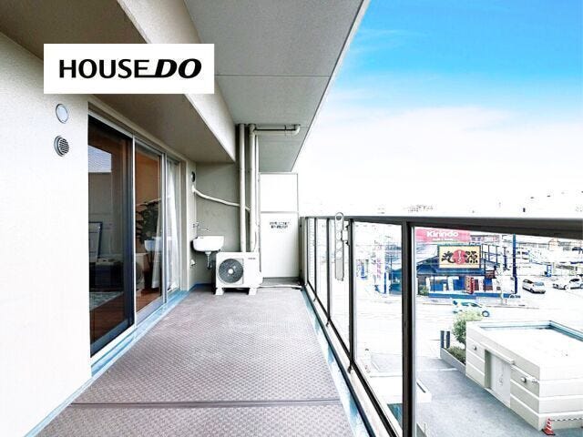 広々バルコニー!スロップシンクも有るのでペットの足を洗ったりも出来ますよ◎