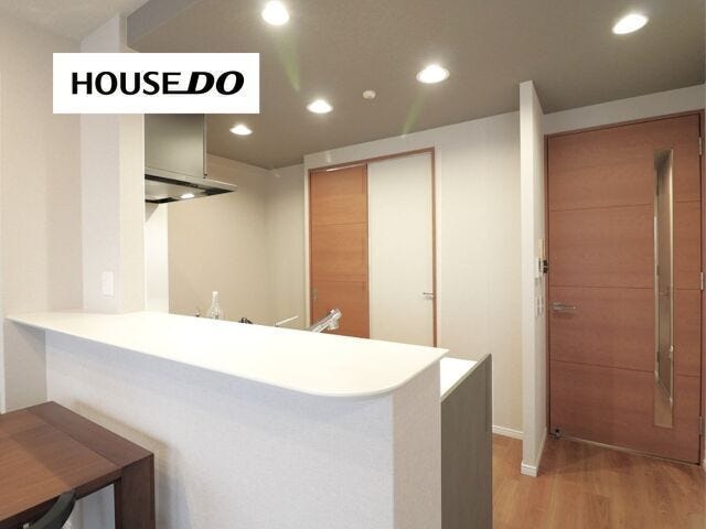 キッチン上には、ダウンライトがたっぷり入っており追加で照明を購入しなくても大丈夫◎手も意図が明るく、お料理もしやすい!