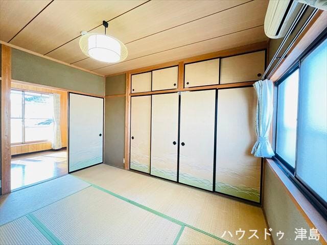 2階北側6帖和室。南西6帖洋室と続き間になっています。収納完備で机やベットを置いても十分な広さが確保できます。