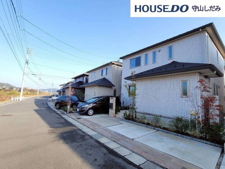 【駐車2台可能】車を2台所有している方には嬉しい、駐車スペースがしっかり確保された物件。来客時にも余裕を持って駐車できるため、家族や友人との時間ももっと楽しくなります。暮らしにゆとりが生まれますね。