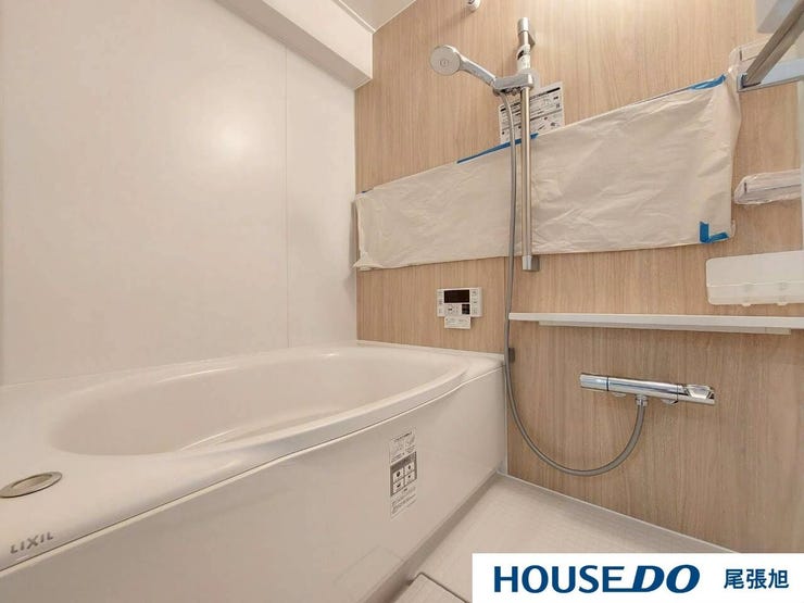 【オートバス】 誰でも簡単にボタンひとつでお湯張りや追い焚きをすることができます。お風呂の予約もできるのは嬉しいですね。お湯の温度、お湯張りの量もお好みで設定できるので半身浴も簡単にできちゃいます!