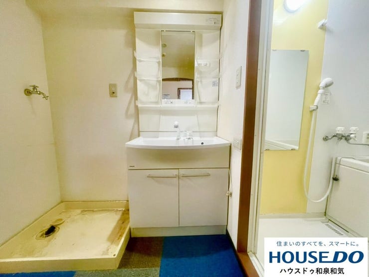 白を基調とした清潔感あふれる洗面空間